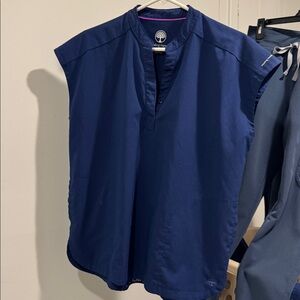 Healing Hands women’s Journey Mandarin scrub top. Navy size small